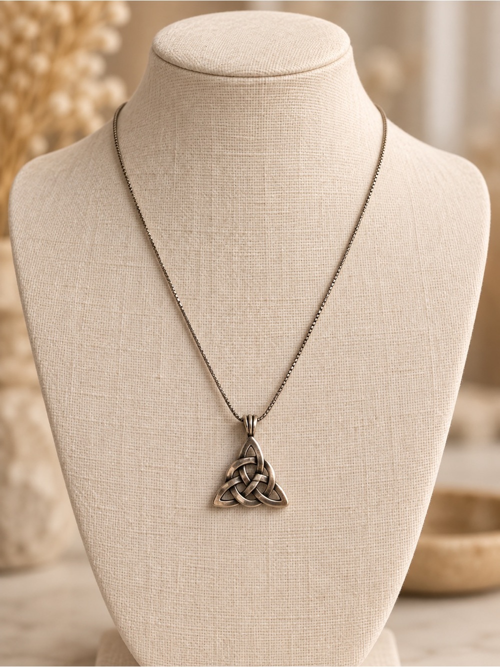 Source Unknown Silver Triquetra Knot Pendant Necklace